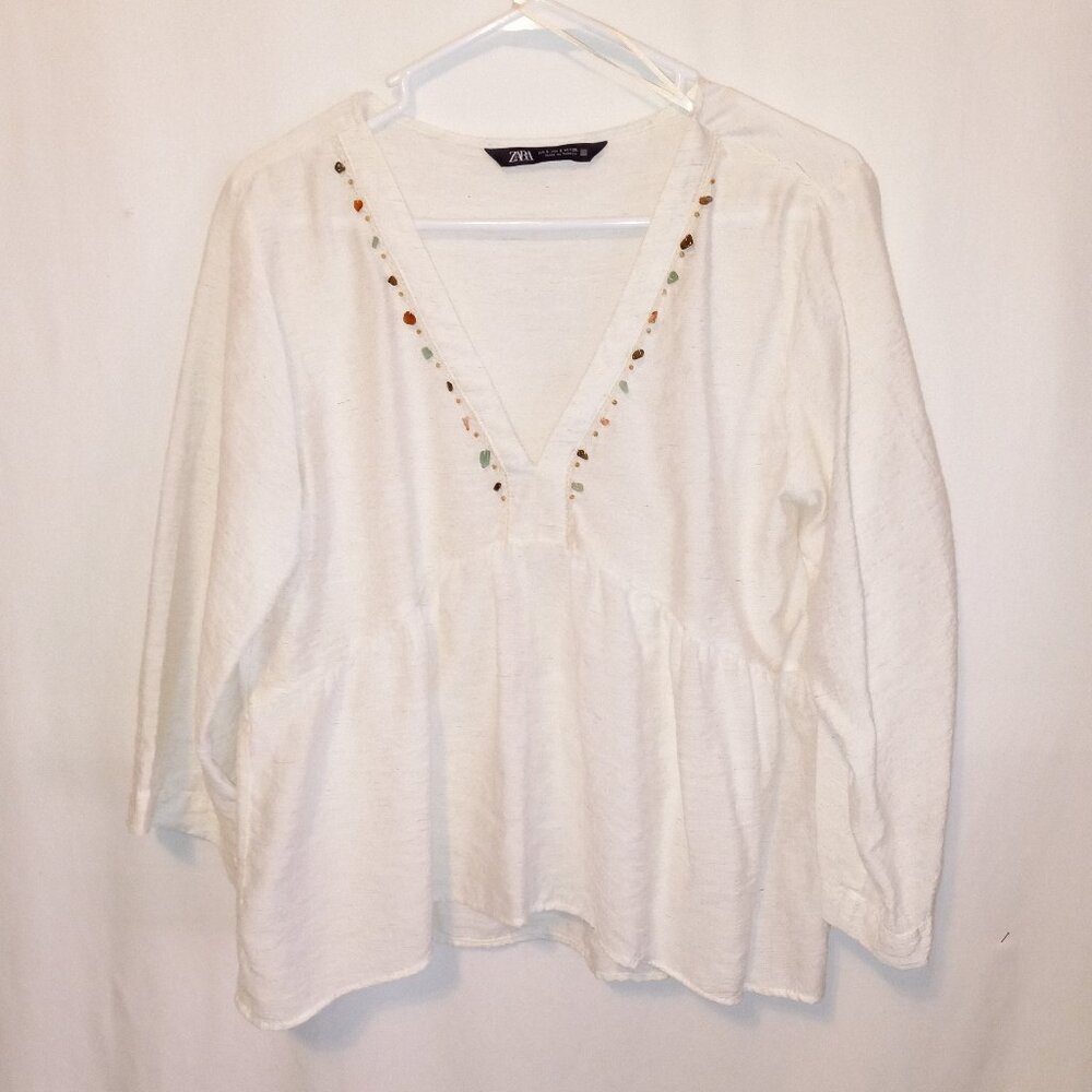 ZARA WOMENS TOP SIZE SMALL CREAM COLOR WITH V-NECKLINE ADORN WITH STONE ACCENT